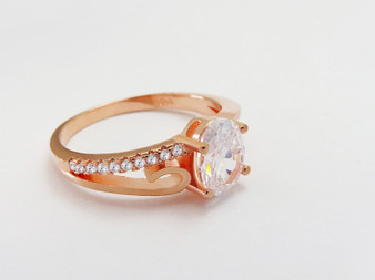 ROSE OVAL CRYSTAL RING