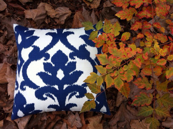 Outdoor Pillow Cover in Navy & Cream / 18x18 Outdoor pillow / 20x20 Outdoor Cushion / 22x22 24x24 26x26 14x36 Navy Blue Outdoor Pillow Cover