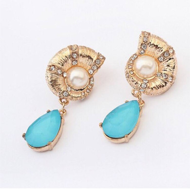 Shell Pearl Earrings