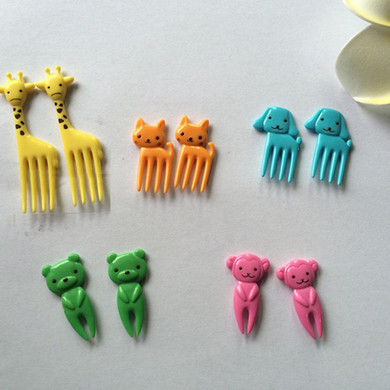 2017 10pcs/set Animal Farm mini cartoon fruit fork sign resin fruit toothpick bento lunch for children decorative plastic sign
