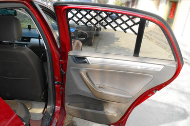 Universal Car Window Travel Vent Pet Dog Puppy Ventilation Grill Mesh Vent Guard Black