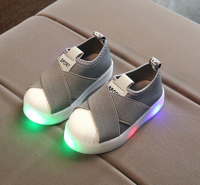 2017 New cool fashion children shoes solid color casual baby glowing sneakers sports running LED lighted kids girls boys shoes