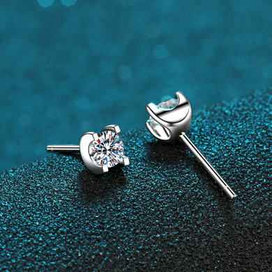 Round Cut Moissanite Diamond Simple Classic Stud Earrings