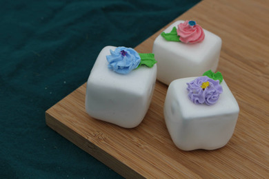 Small Fake Vanilla Petit Fours - Set of 3