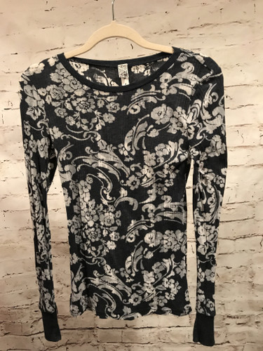 BLACK/WHITE L/S TOP