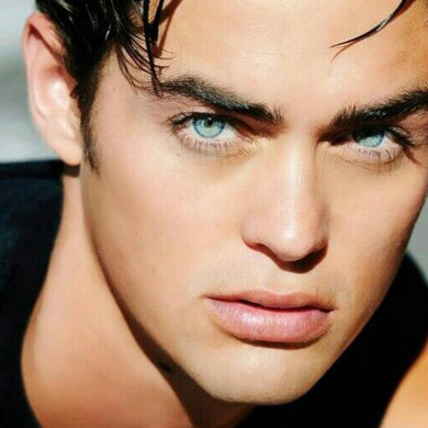 Men's light green (12 months) contact lenses