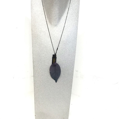 Sarina black necklace with hanging leaf
