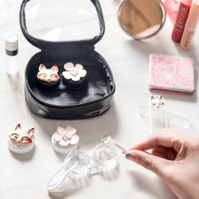 Contact lens case cute personality simple and portable lens box（Contains tweezers and suction stick）