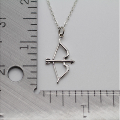 BOW & ARROW CHARM NECKLACE