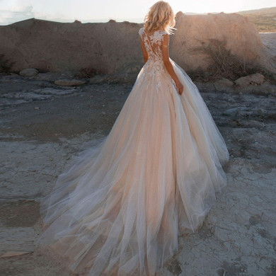Scoop Lace Sleeveless Tulle Long Train Bridal Gown