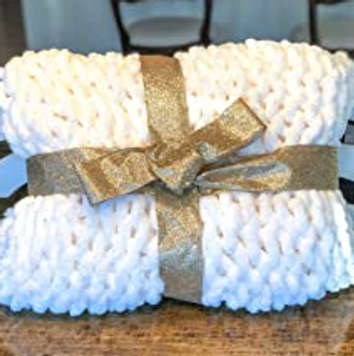 CHUNKY KNITTED THROW BLANKET