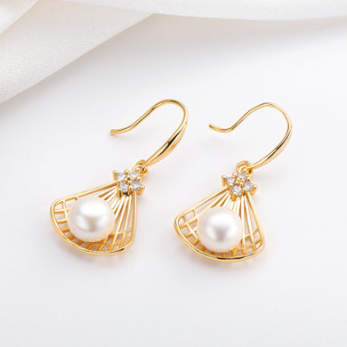 Shell Natural Cultured Freshwater Pearl Earring