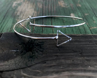 HOLLOW TRIANGULAR GEOMETRIC BRACELET