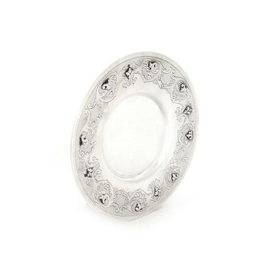 Plate with both plat and bold design L