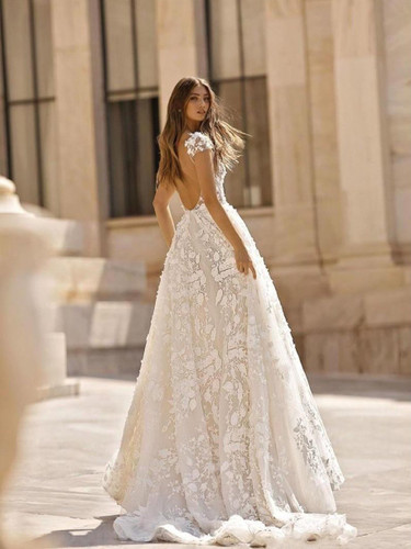 A-Line/Princess Sweep/Brush Train V-neck Applique Tulle Short Sleeves Wedding Dresses