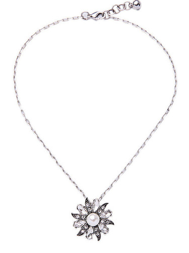 Casual Floral Shape Crystal Pendant Necklace
