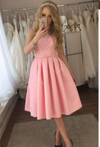 Charming Lace A-line Satin Knee Length Homecoming Dress M481