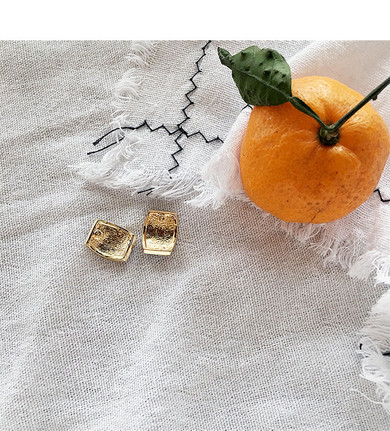 Beryl Minimalist Earrings Studs