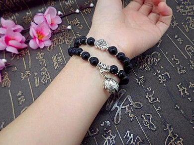 Protect Meow Black Onyx & Silver Lucky Cat Charm Bracelet