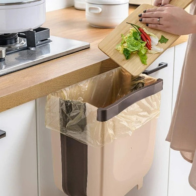 Folding hanging trash can