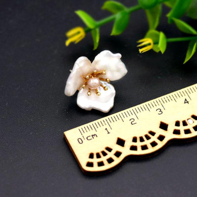 Simple Mother of Pearl Flower Earrings