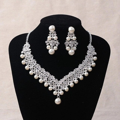 Pearl, Rhinestone and Crystal Tiara, Necklace & Earrings Wedding Jewelry Set Pearl, Rhinestone and Crystal Tiara, Necklace & Earrings Wedding Jewelry Set