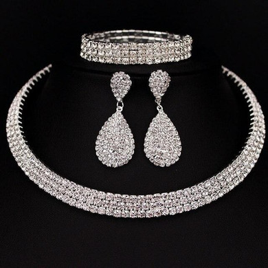 Classic Rhinestone Choker Necklace Earrings Bracelet Set Classic Rhinestone Choker Necklace Earrings Bracelet Set