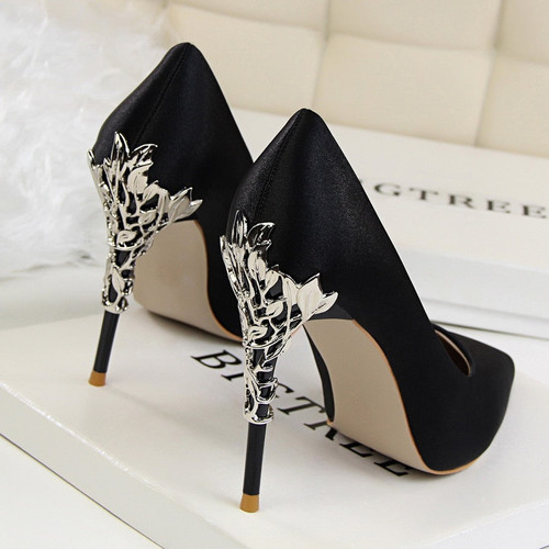 Elegant Metal Carved Heels Women Pumps