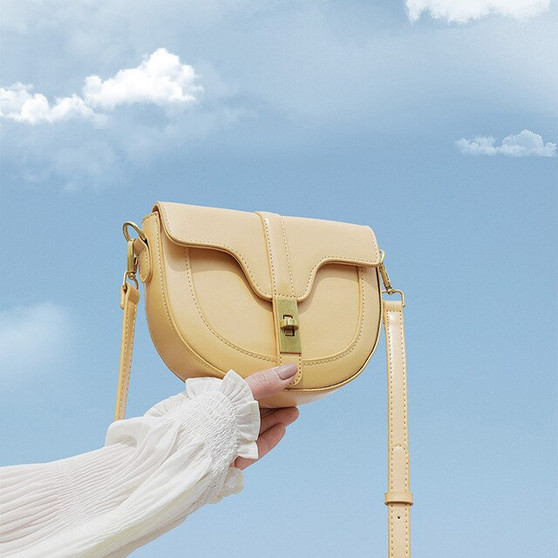 Solid color Saddle bag 2020 Fashion New High quality PU Leather Women's Designer Handbag Lock Flip Shoulder Messenger Bag