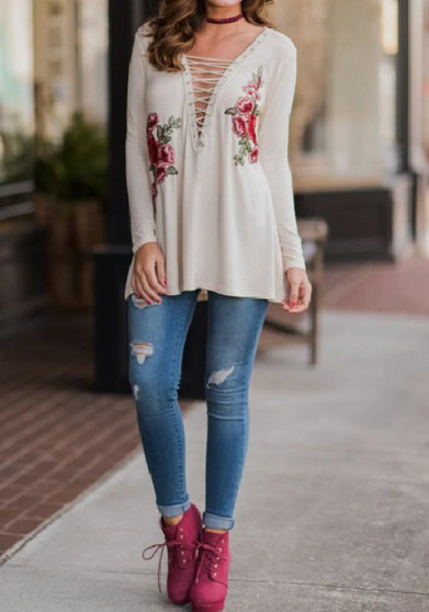 White Flowers Pattern Plunging Neckline Fashion Knit T-Shirt