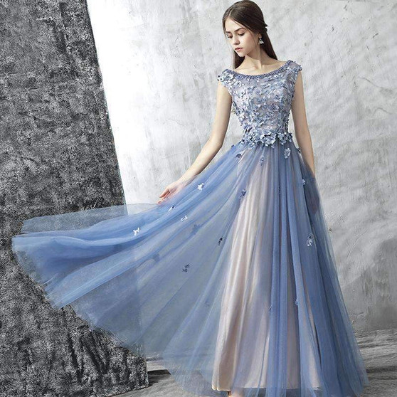 Blue Round Neck Prom Dresses 2019 Tulle Sleeveless Dresses Lace Applique Beading Flower Maxi Occasion Dress