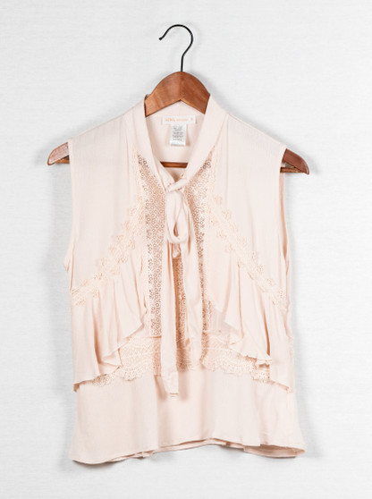 SLEEVELESS FRONT LACE TOP