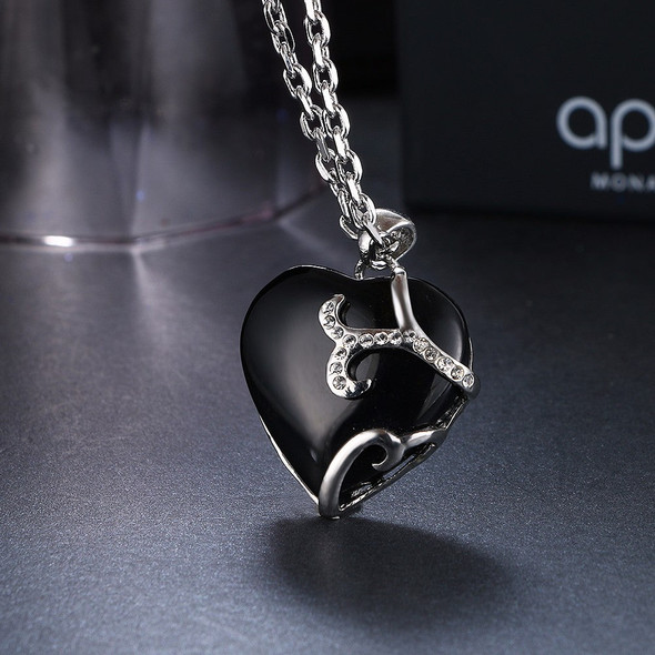 Black Crystal Heart Pendant Necklaces