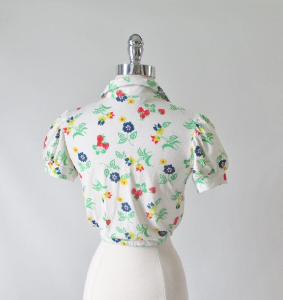 • Vintage 70's  Puff Sleeve Strawberry Blouse Top S
