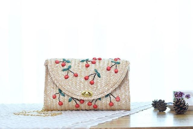 Lina Straw Clutch Bag - Stylish Handbag with Lock & Single Strap
