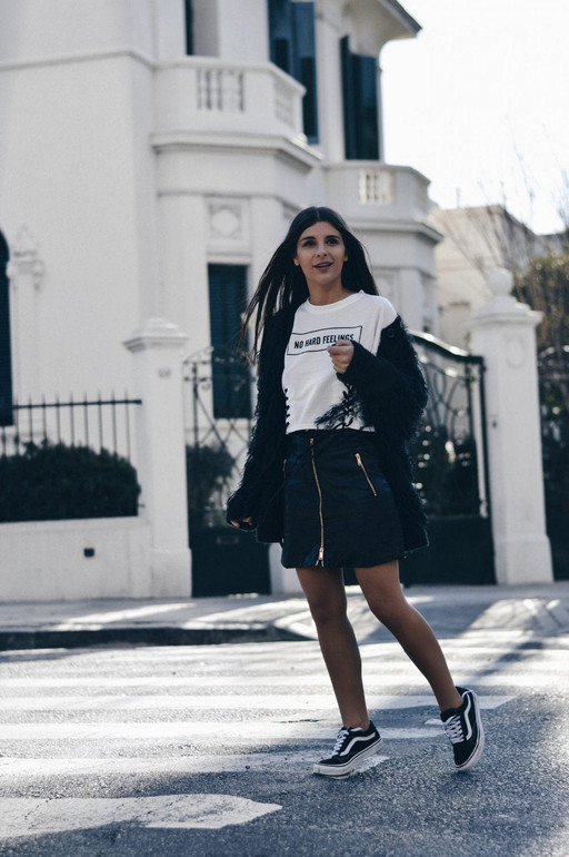 ROMWE Casual Printed T shirt Women Crop Tops Women 2018 Summer White Letter Print Short Sleeve Lace-Up Crop T-shirt