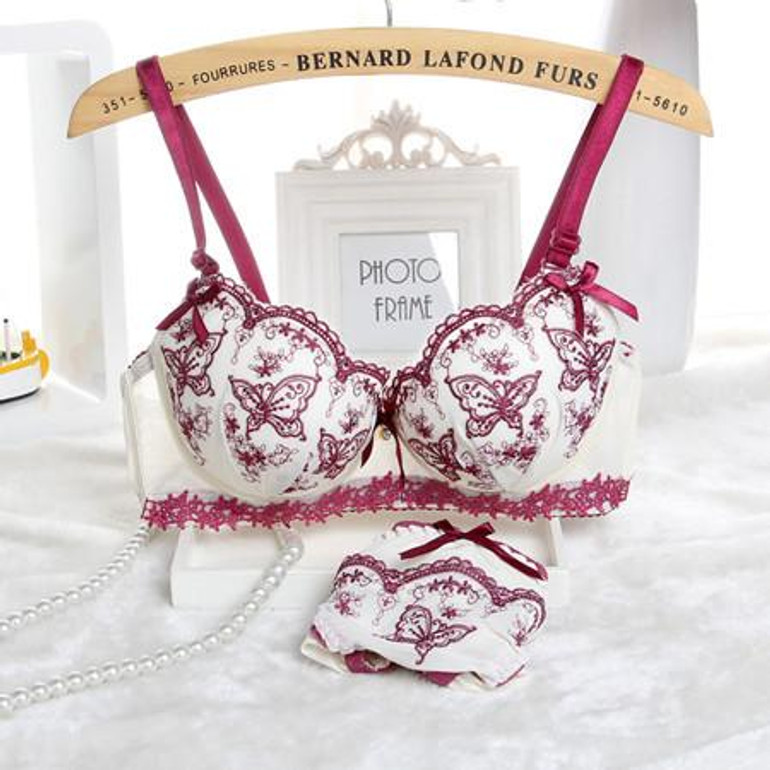 New 2015 Sexy Intimates Womens Bra Set Embroidery Lace Lingerie Ladies Push Up Padded Bra Underwear Lovely Women Bra Set