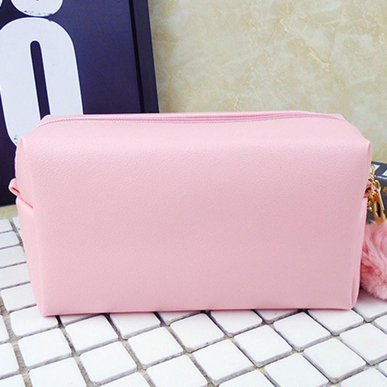 HIPSTEEN Portable Retro Style Cute Fashion Lip Fashion Pattern Cosmetic Bag Durable Travel Organizer Bag (Lips color random)