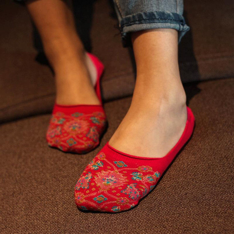 2017 Fashion New Woman's Socks 4 Colors Female Cotton Invisible Ankle Sock Summer Stealth Retro Folk Style Silicone Socks