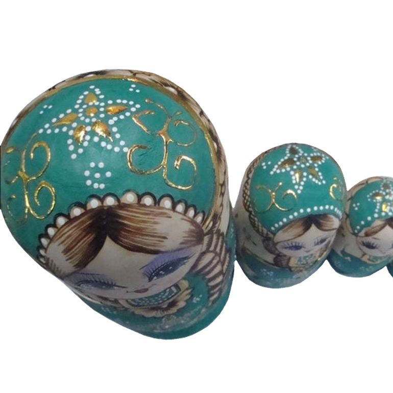 Green Matryoshka Nesting Dolls 7 Pieces