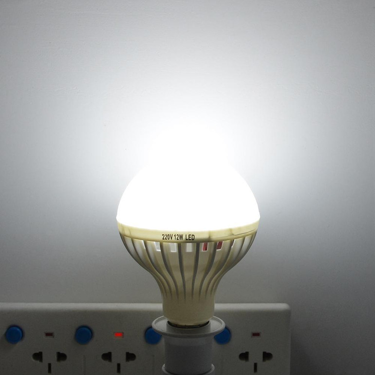 Smart PIR Motion Sensor E27 3W 5W 7W 9W 12W 220V LED lamp Sound / Voice Induction &amp; Light Control Bulb For Door Stair lighting