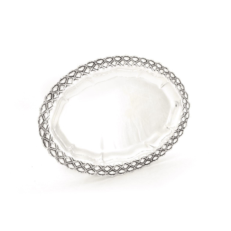Elliptic plate with diamond design