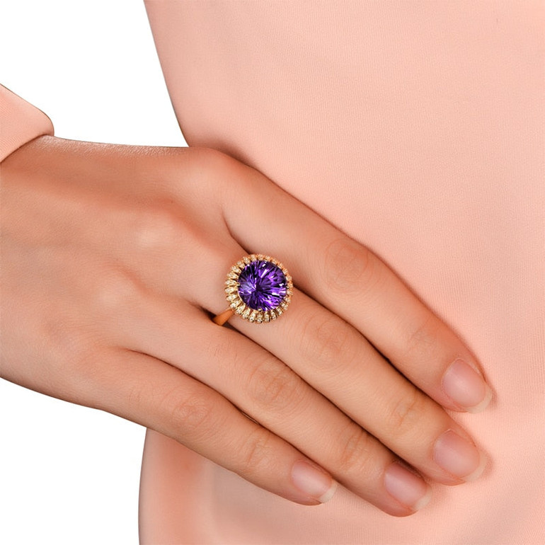 Gorgeous 6.85ct Amethyst & Diamonds Gold Ring