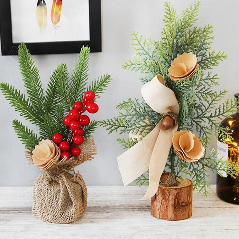 Christmas Themed Table Decor