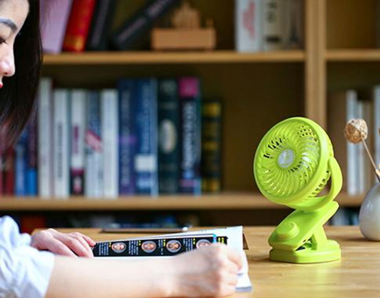Portable USB Clip-on & Desk Fan With Wind Speed Adjustment