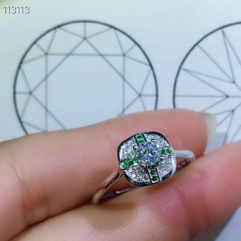 [MeiBaPJ Glittering Natural Moissanite Gemstone Fashion Simple Green Ring for Women 925 Sterling Silver Fine Wedding Jewelry [MeiBaPJ Glittering Natural Moissanite Gemstone Fashion Simple Green Ring for Women 925 Sterling Silver Fine Wedding Jewelry