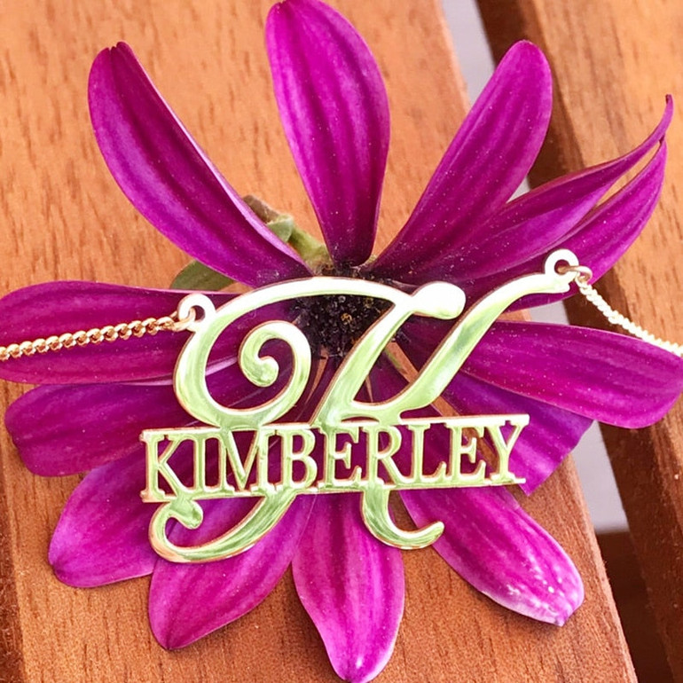 MUSE ELEGANT INITIAL NECKLACE