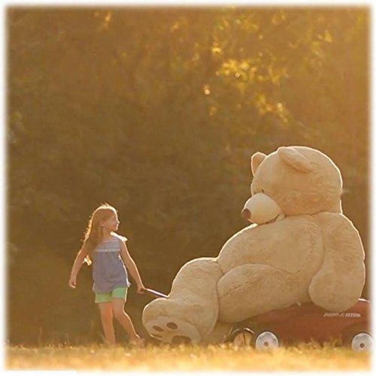 Giant Teddy Bear Giant Teddy Bear