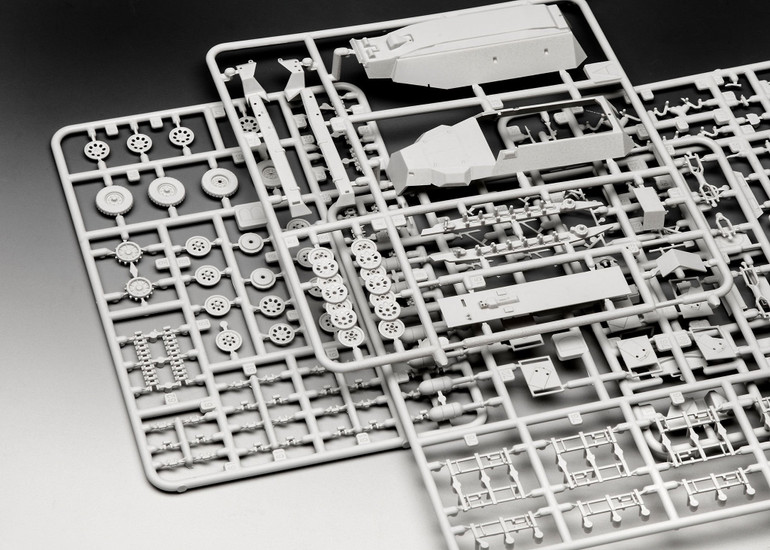 Revell Germany Military 1/72 SdKfz 251/1 Ausf C Halftrack w/Wurfrahmen 40 Rocket Launcher Kit