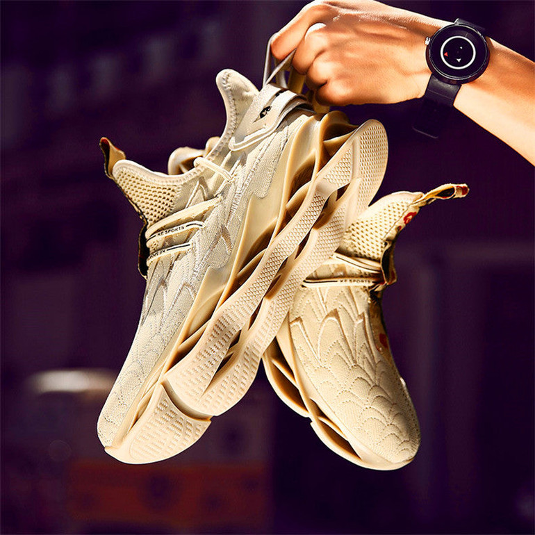 Hot selling men's flying woven breathable sports shoes men's casual shoes lightweight breathable wicking wild running shoes lace